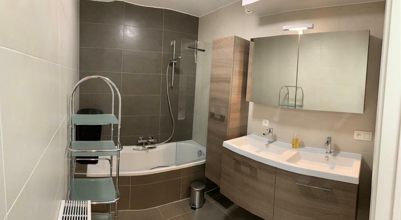 Westminster - Free Parking Apartment Oostende Bagian luar foto
